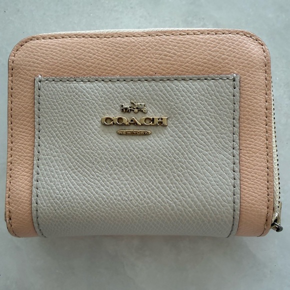 Coach pink pebbled leather wallet with white & gold accents - Picture 1 of 11